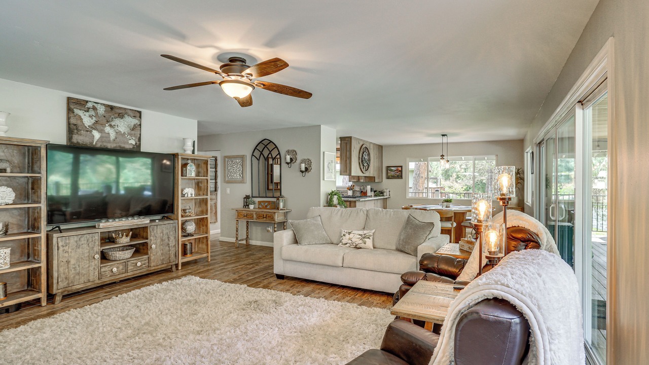 Photo of Livingroom in Douglas City