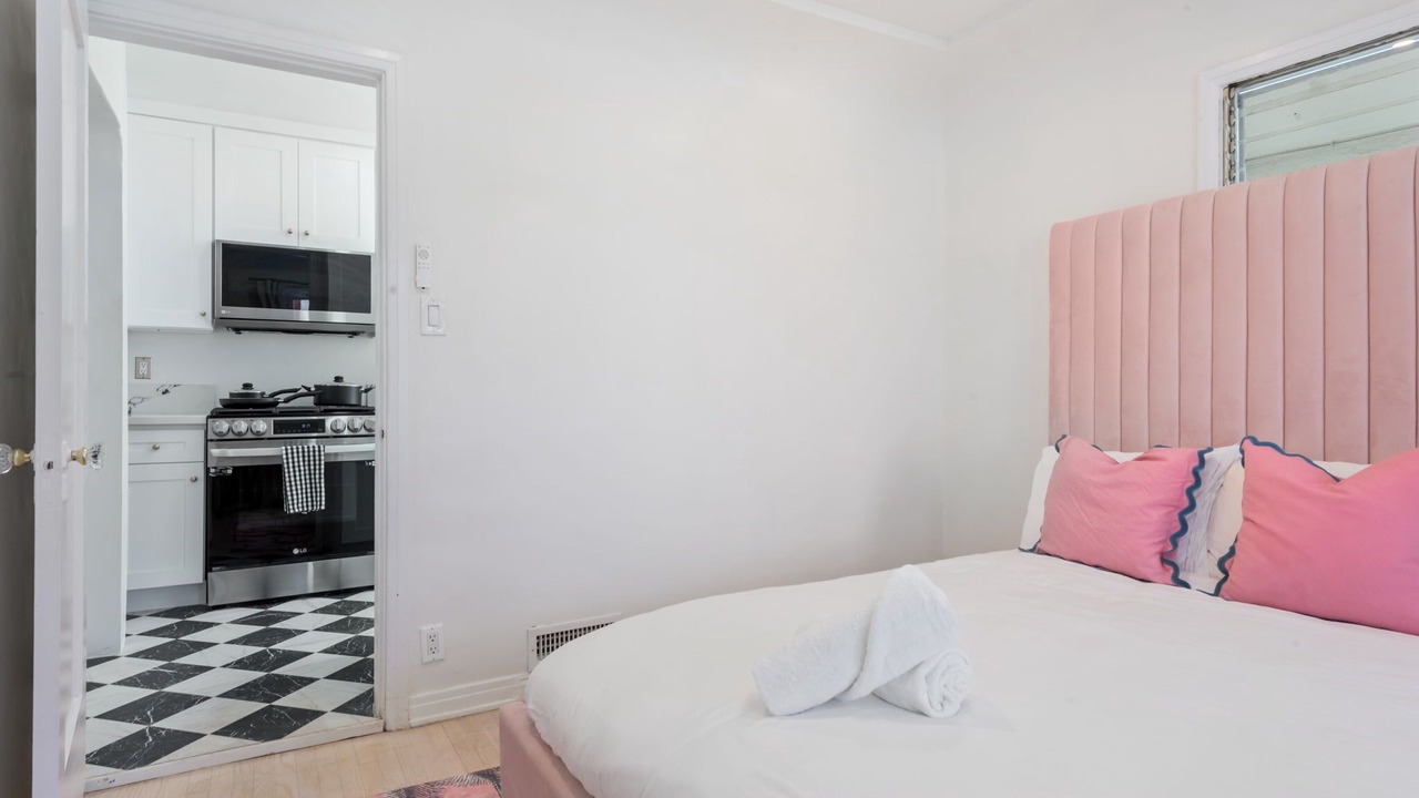 Photo of Bedroom in Pico - Robertson