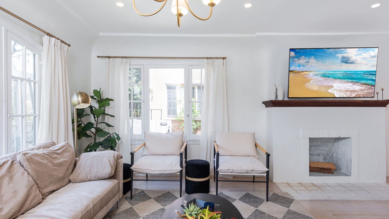 Photo of Livingroom in Pico - Robertson