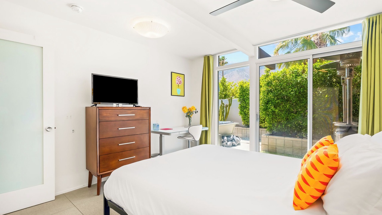 Photo of Bedroom in Racquet Club Estates