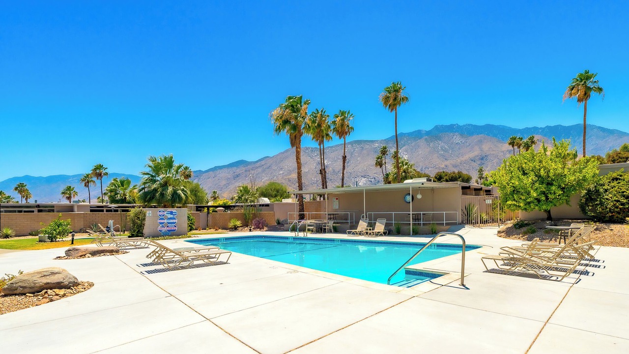 Photo of Outdoor in Racquet Club Estates