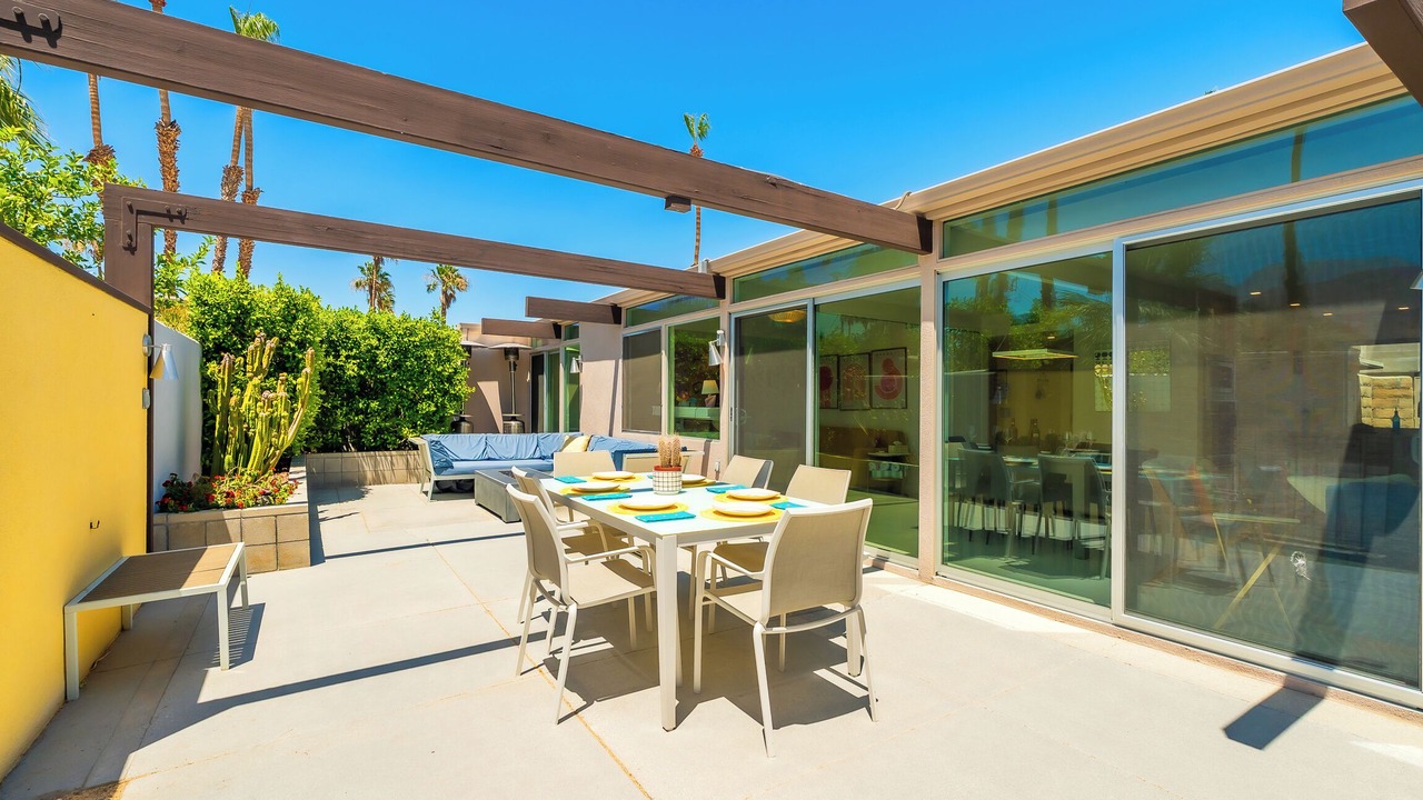 Photo of Outdoor in Racquet Club Estates