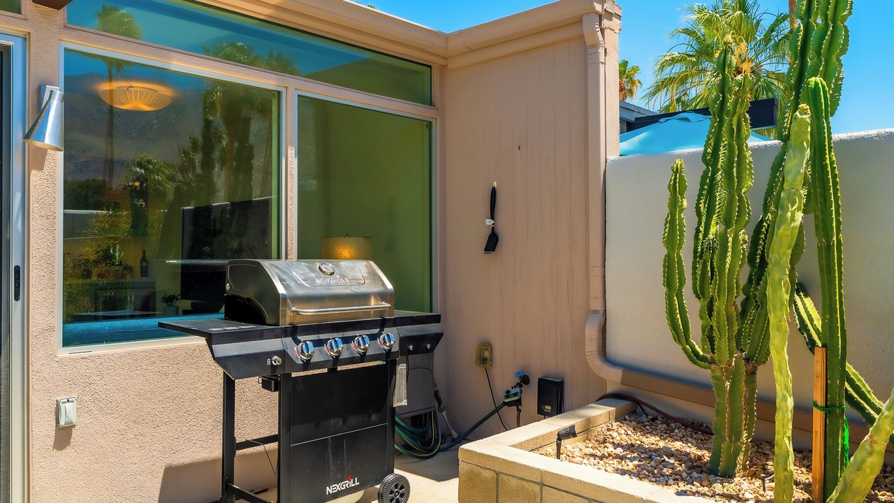 Photo of Patio Balcony in Racquet Club Estates