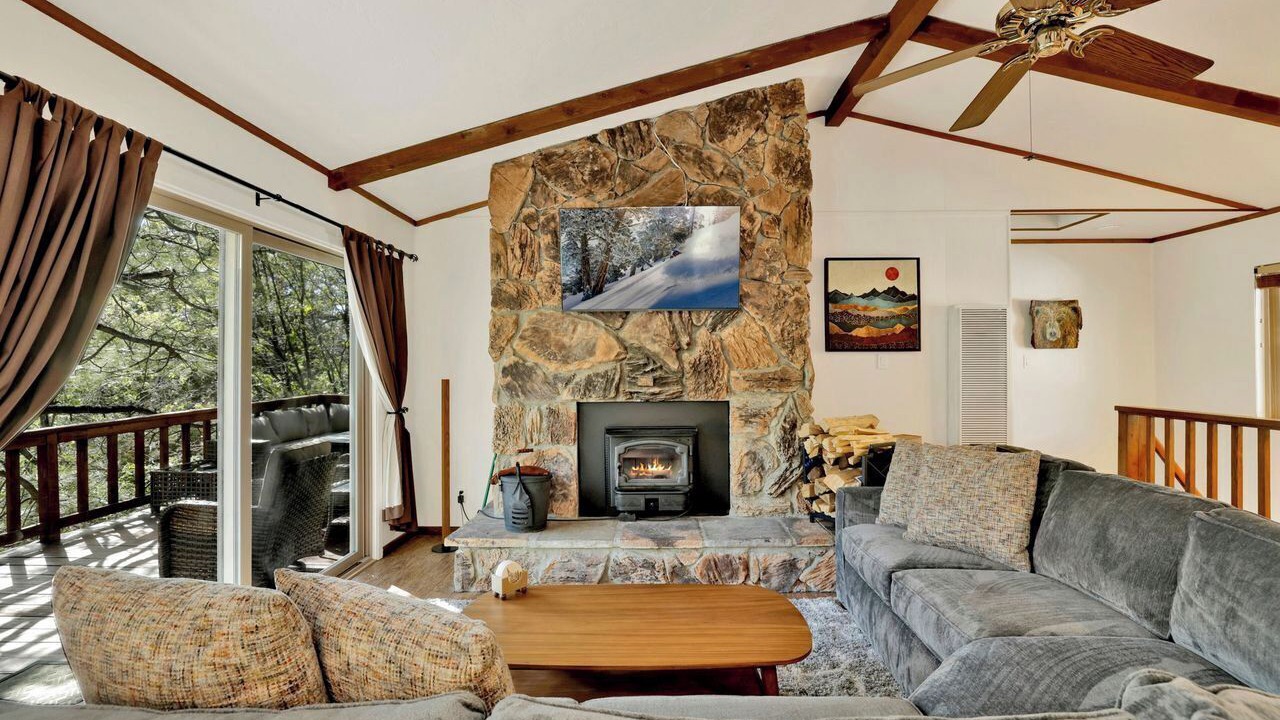 Photo of Livingroom in Upper Moonridge