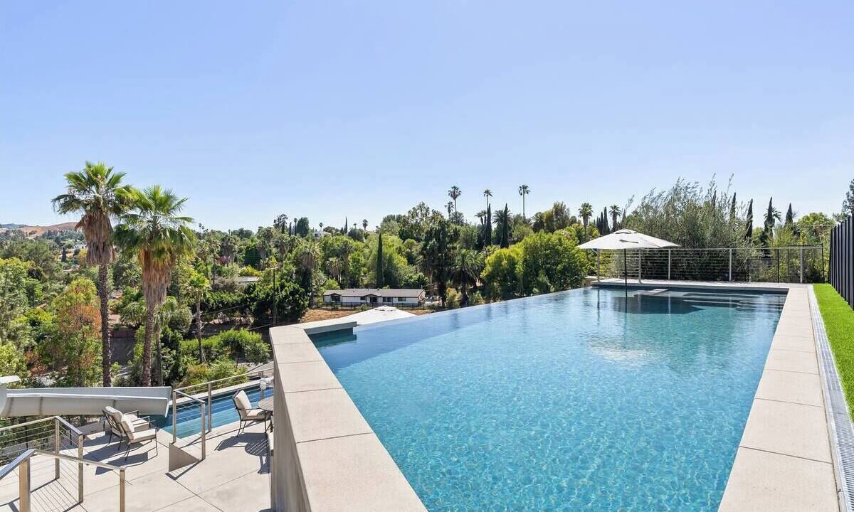 Photo of Outdoor in Woodland Hills