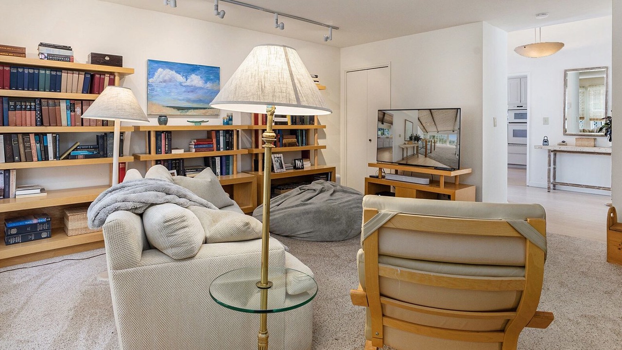 Photo of Livingroom in Shepherd Canyon