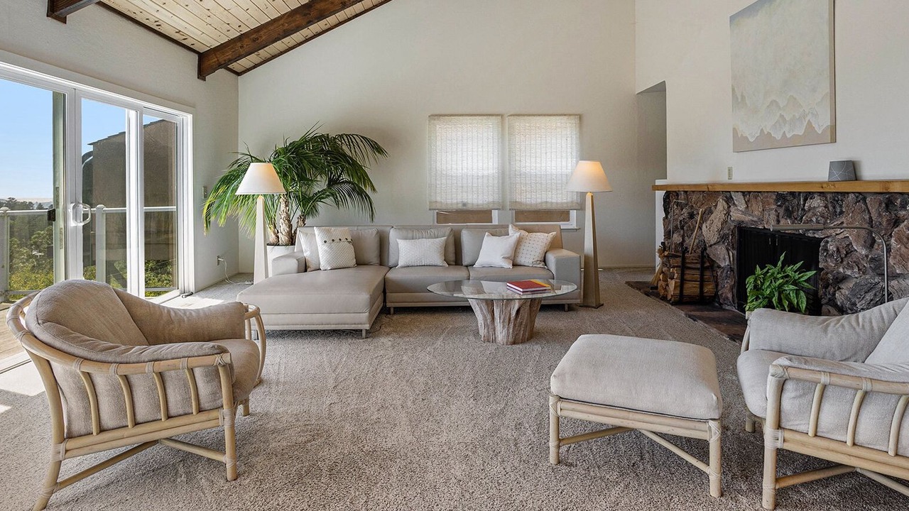 Photo of Livingroom in Shepherd Canyon