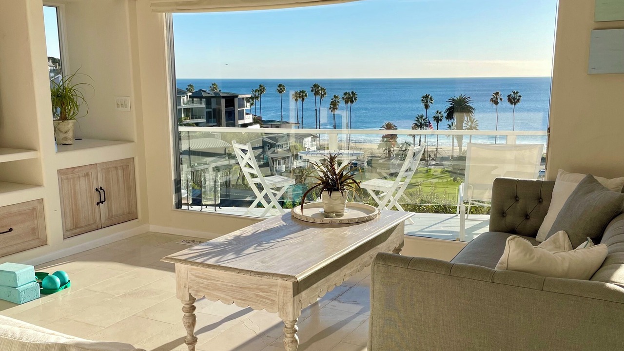 Photo of Livingroom in Emerald Bay
