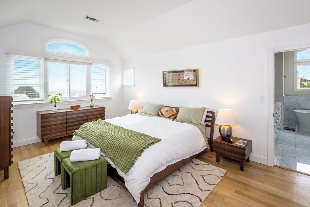 Photo of Bedroom in Mount Davidson Manor
