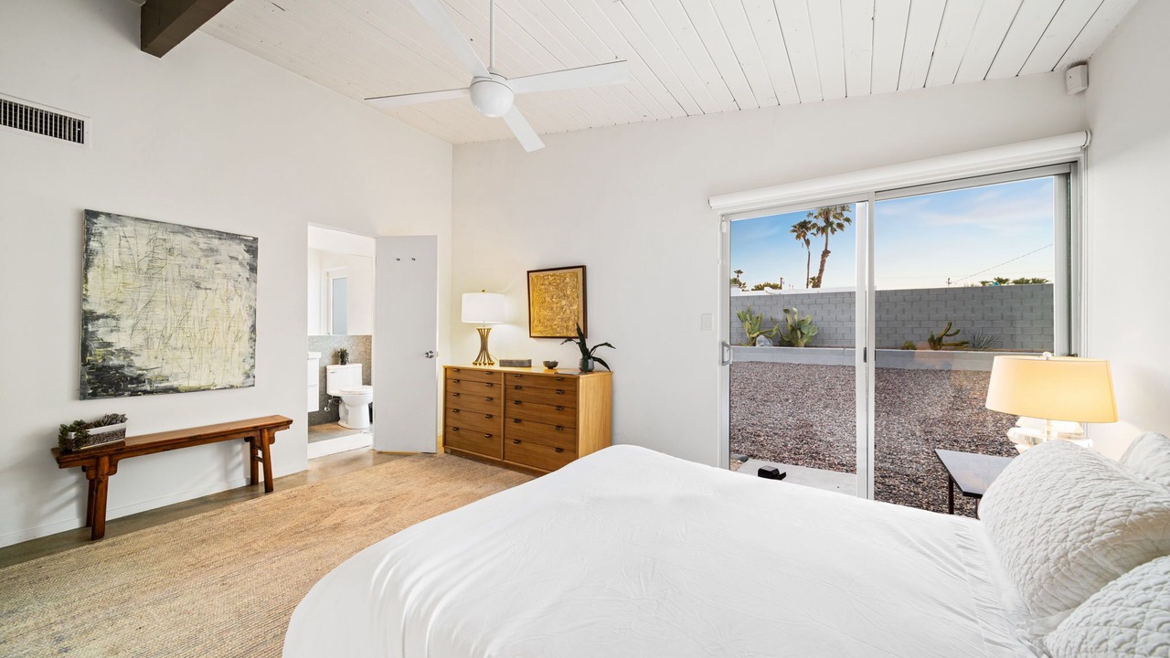 Photo of Bedroom in Racquet Club Estates