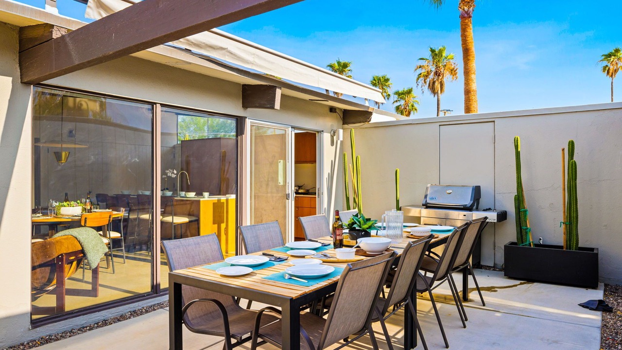 Photo of Outdoor in Racquet Club Estates
