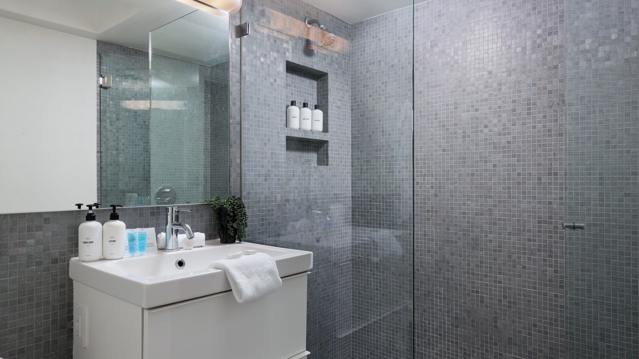 Photo of Bathroom in Racquet Club Estates