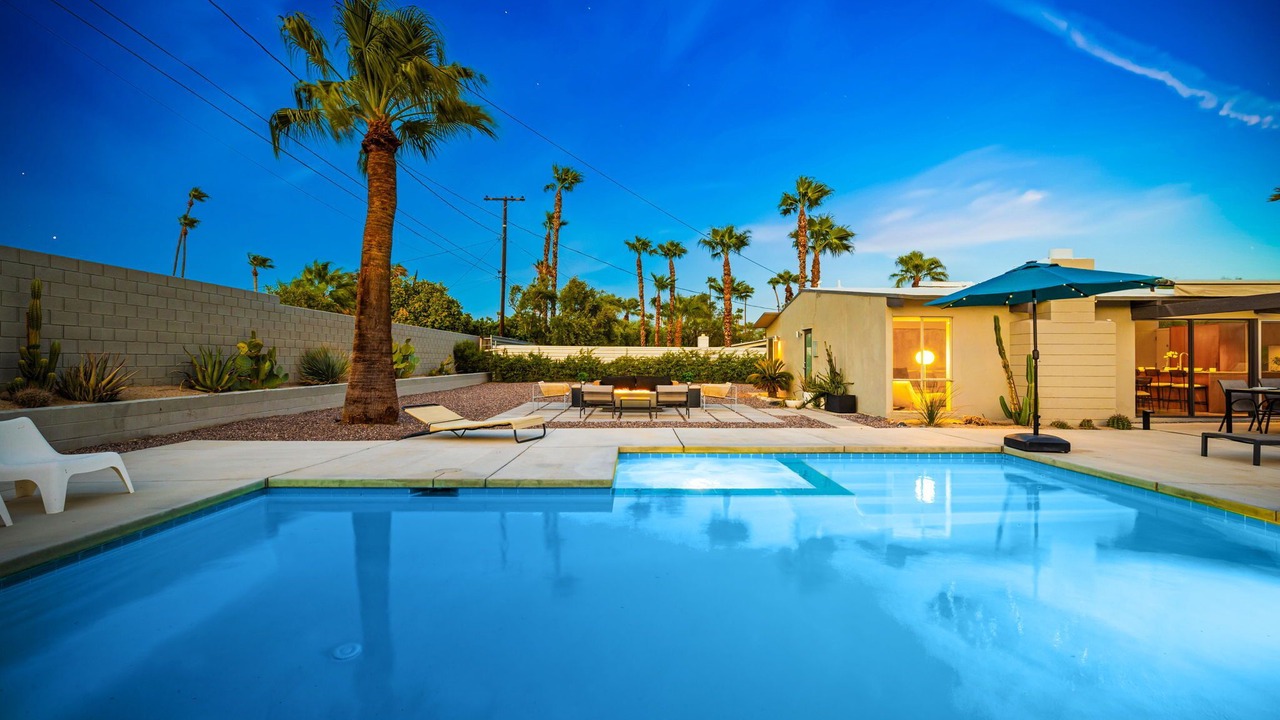 Photo of Outdoor in Racquet Club Estates