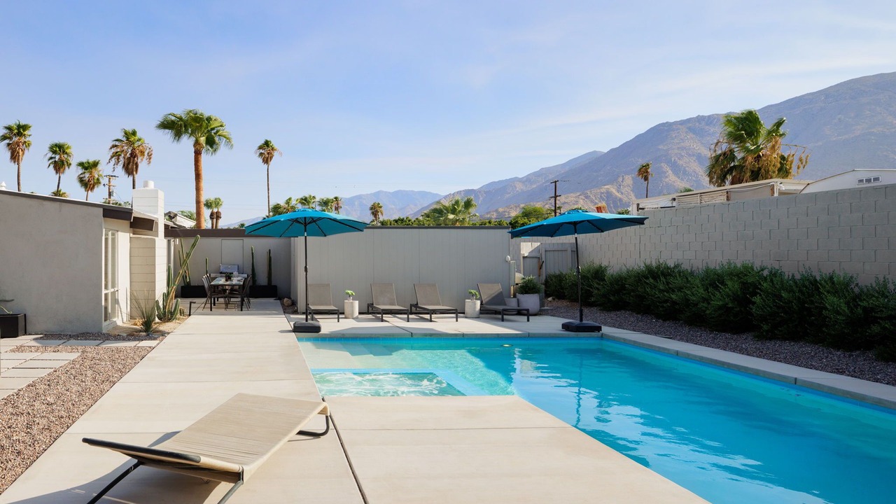 Photo of Outdoor in Racquet Club Estates