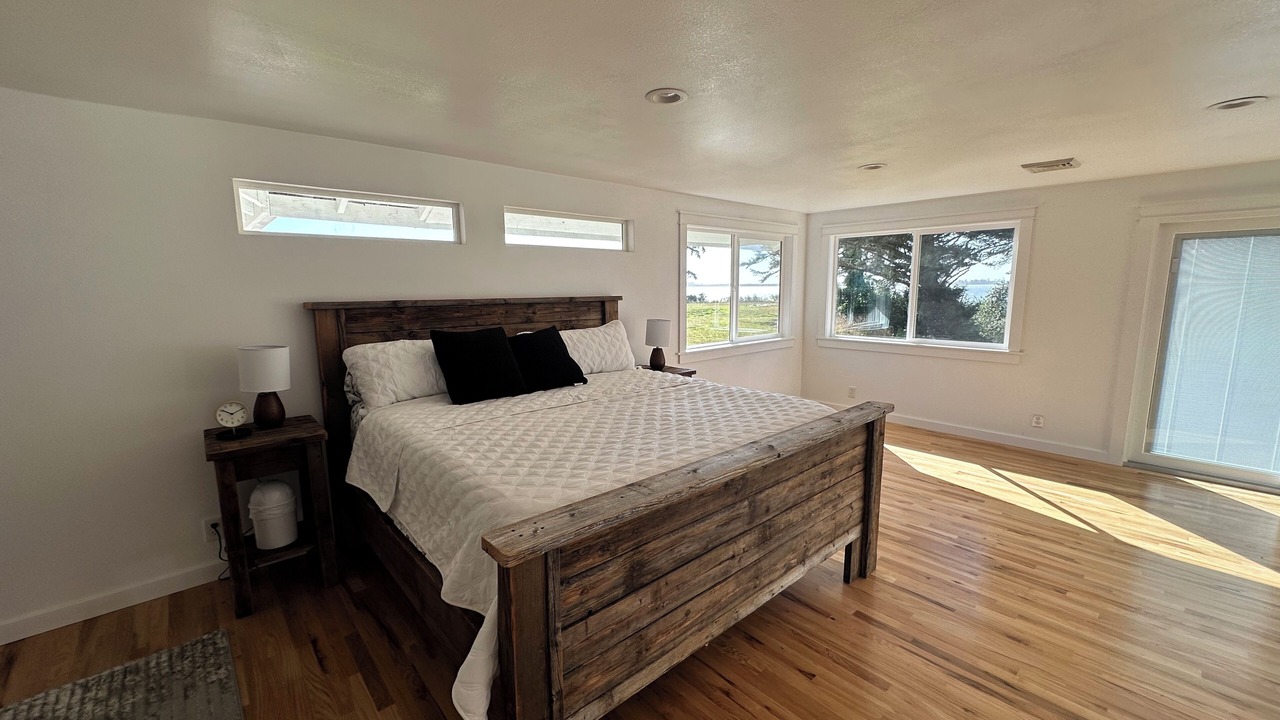 Photo of Bedroom in Crescent City