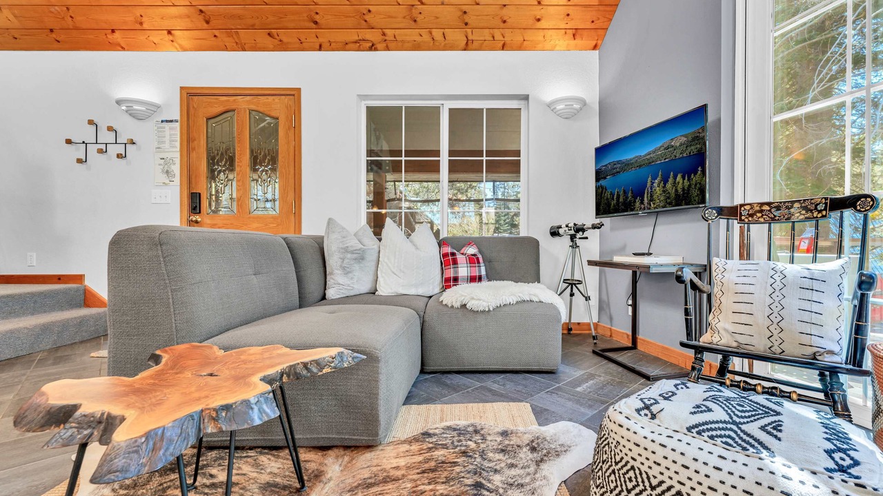 Photo of Livingroom in Serene Lakes