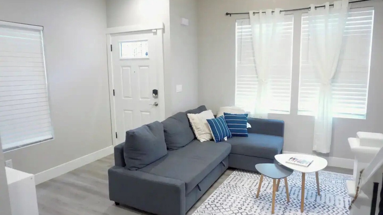 Photo of Livingroom in North Oak Park