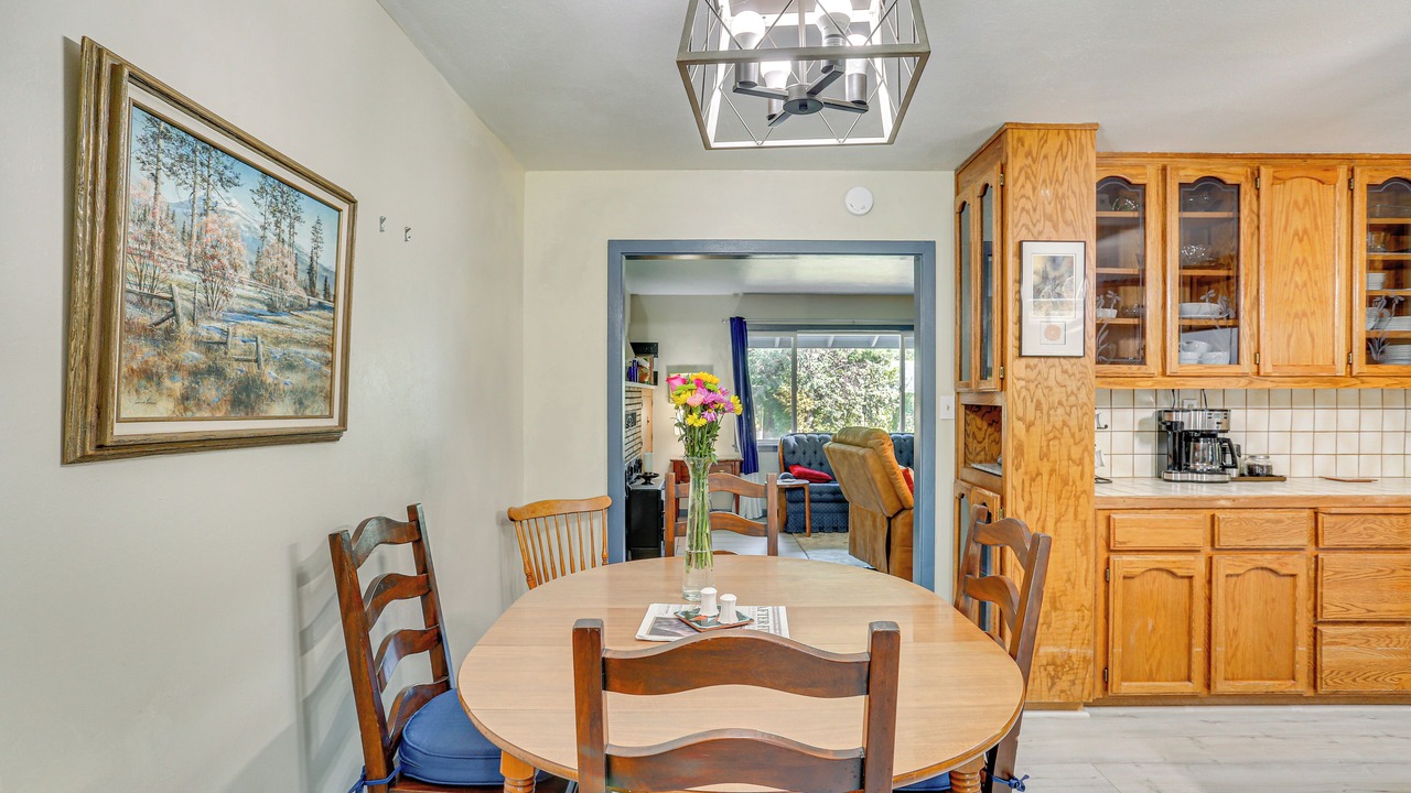 Photo of Livingroom in Burney