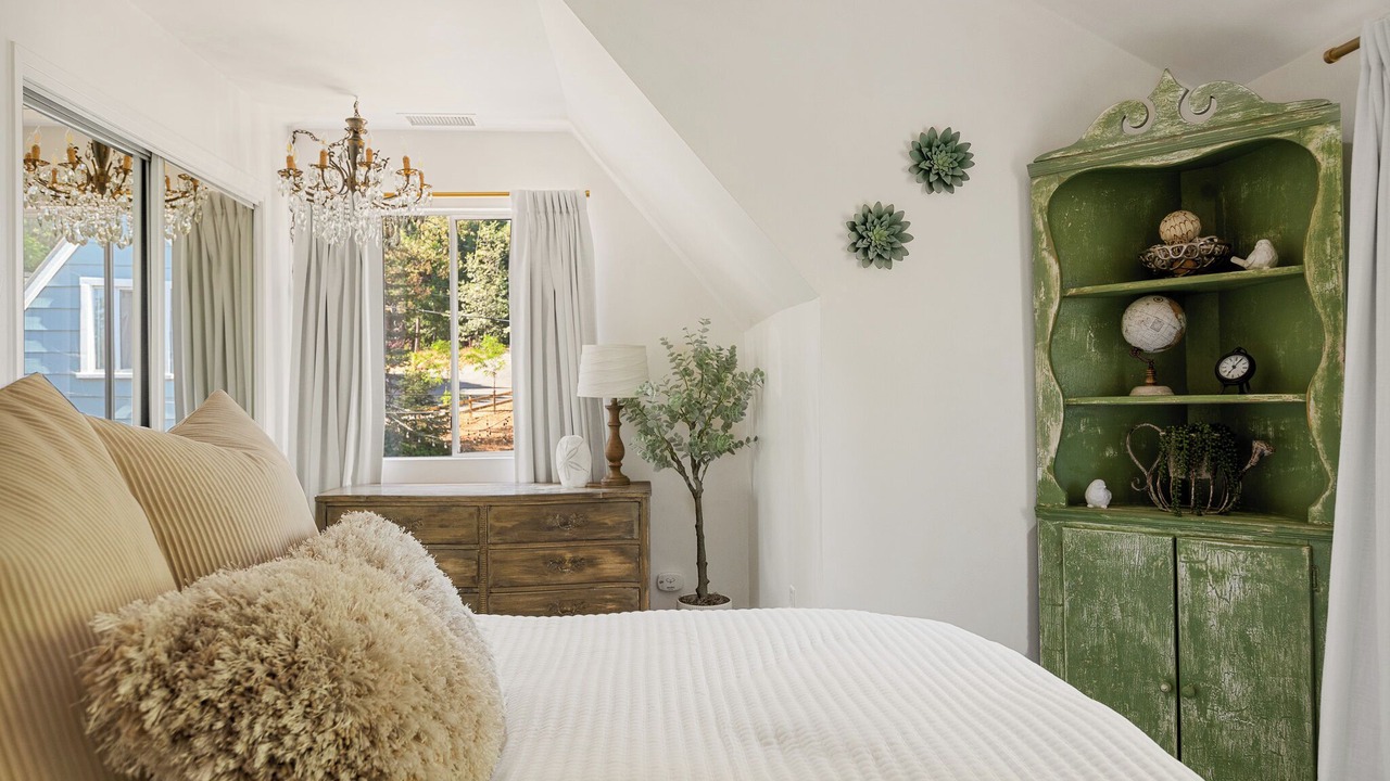 Photo of Bedroom in Cedar Glen