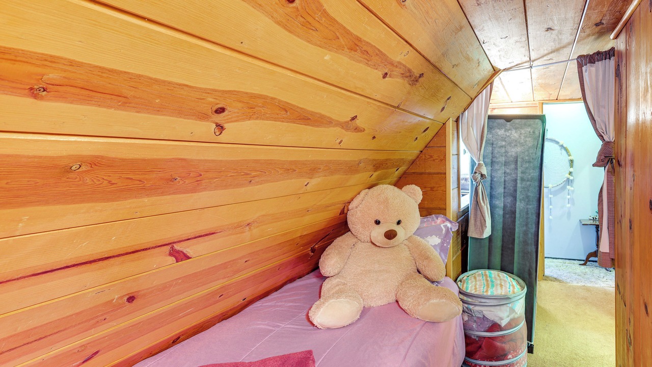 Photo of Bedroom in Green Valley Lake