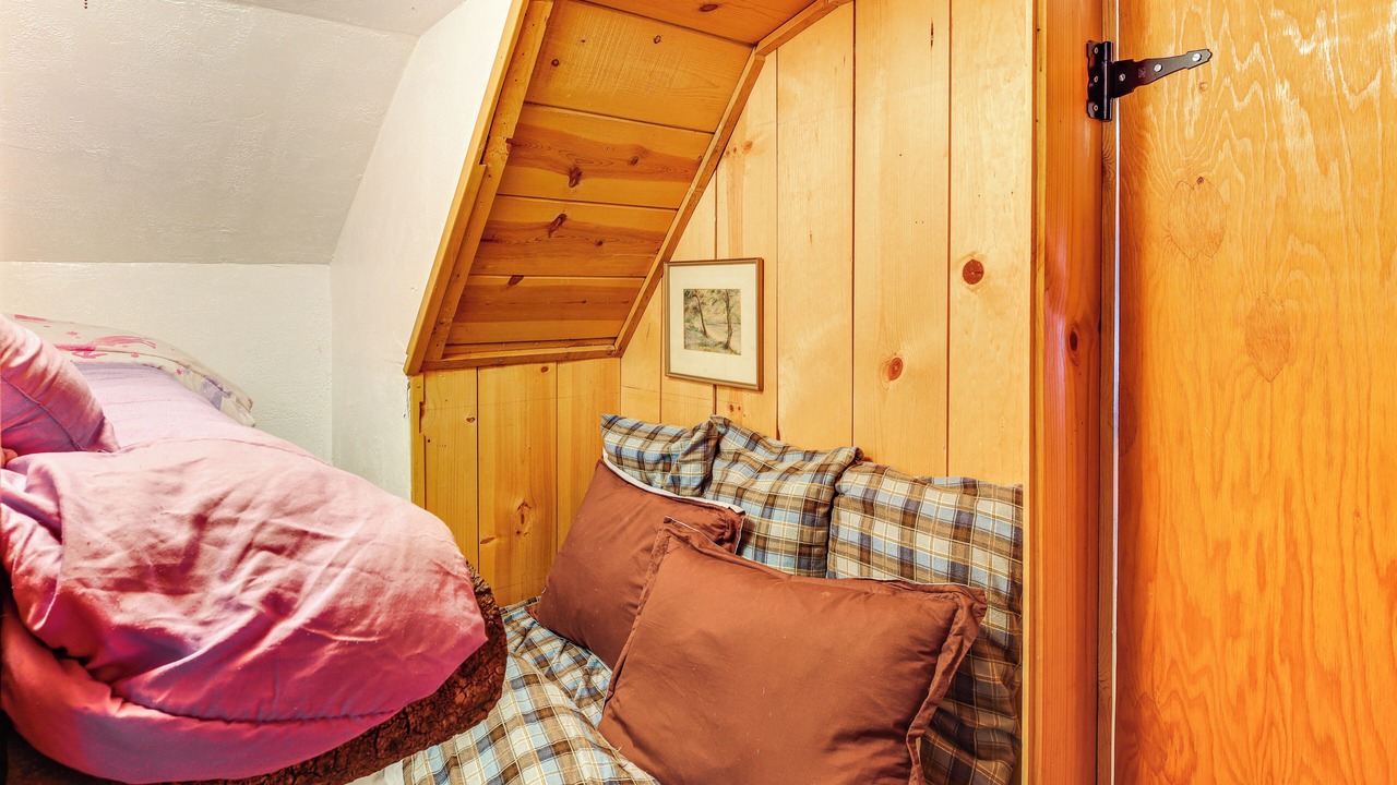 Photo of Bedroom in Green Valley Lake