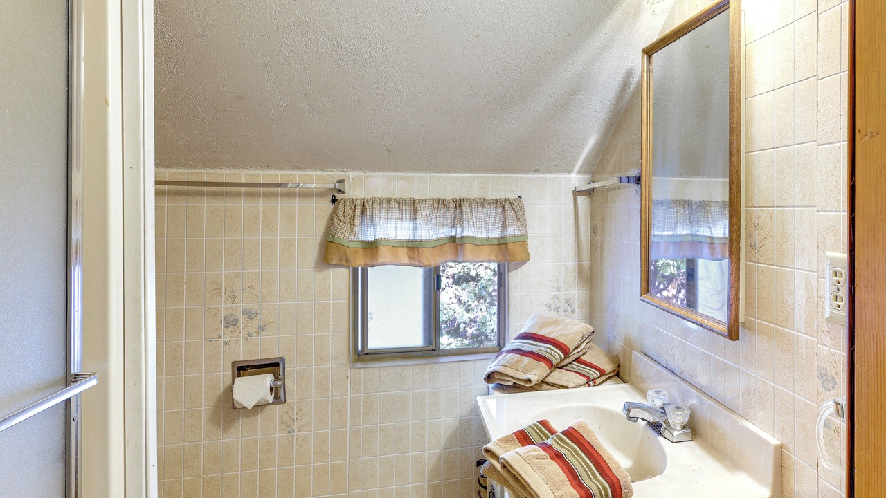 Photo of Bathroom in Green Valley Lake