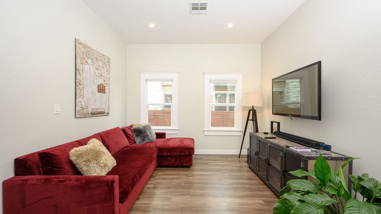 Photo of Livingroom in Mid City