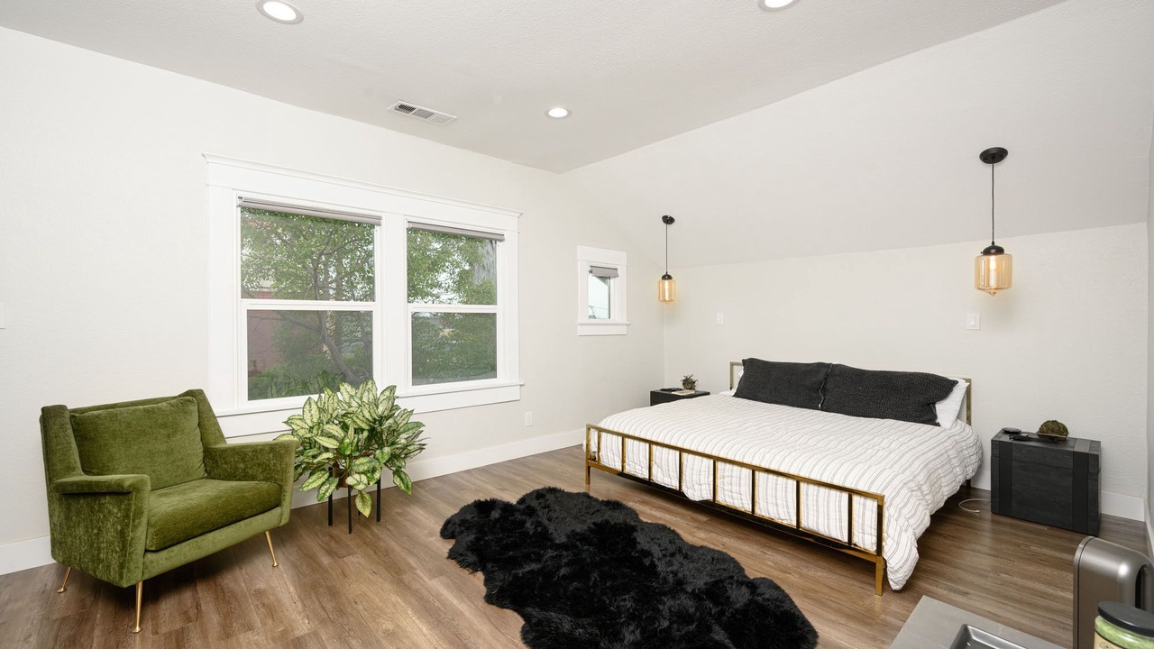 Photo of Bedroom in Mid City