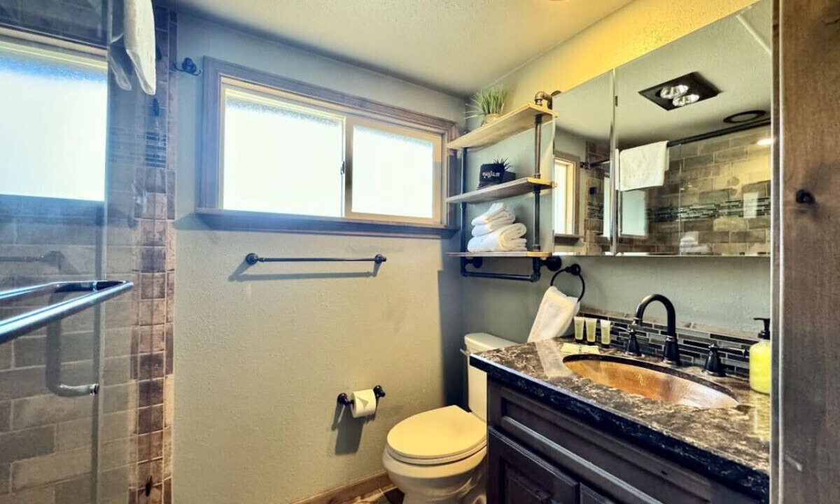 Photo of Bathroom in Country Club Estates