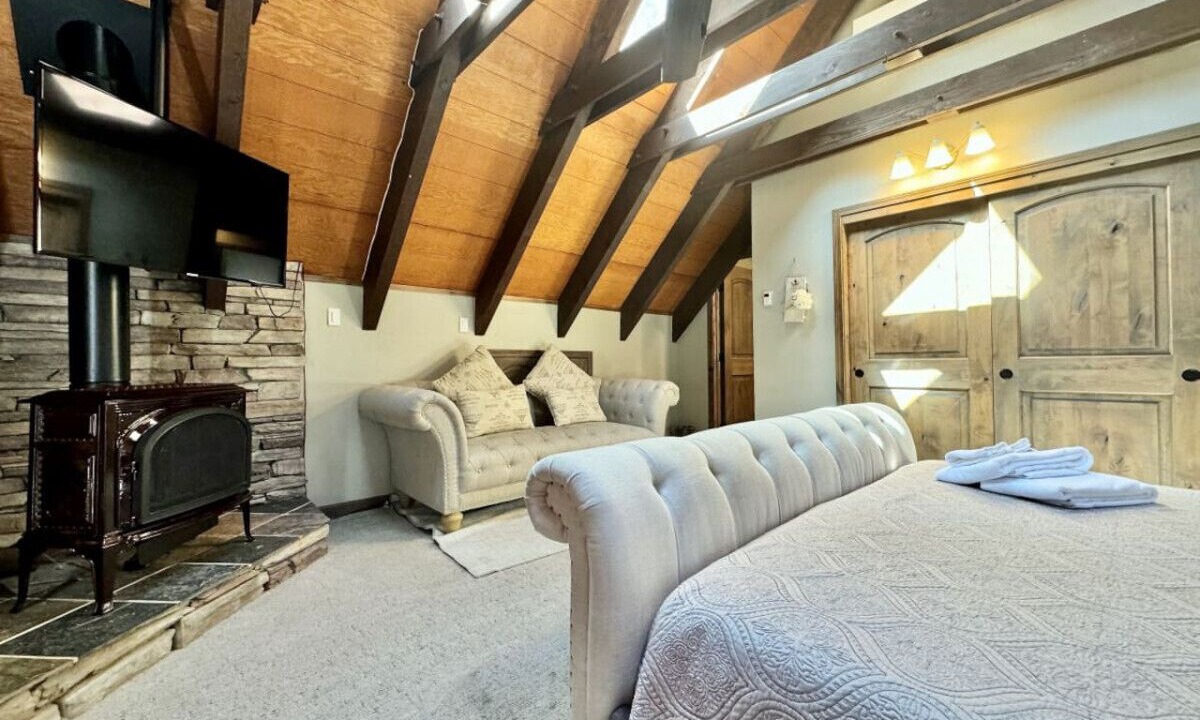 Photo of Bedroom in Country Club Estates
