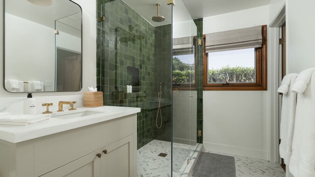 Photo of Bathroom in Hedgerow