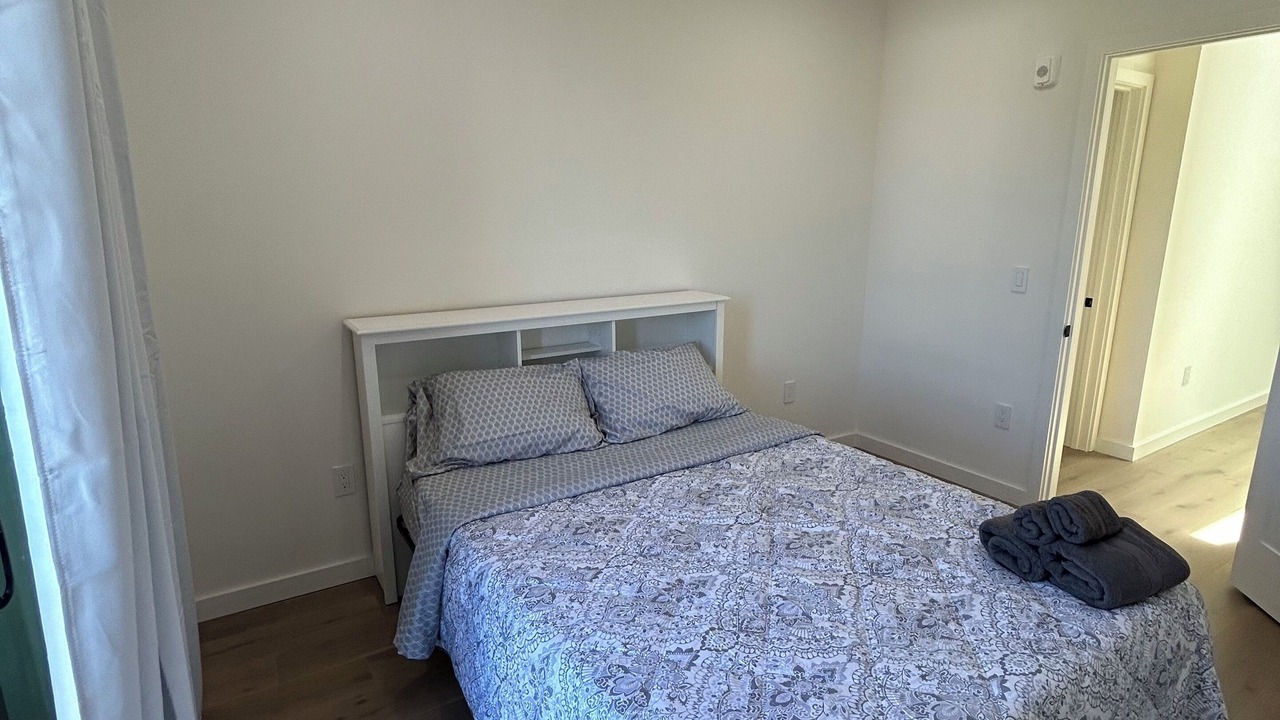 Photo of Bedroom in Redwood Oaks
