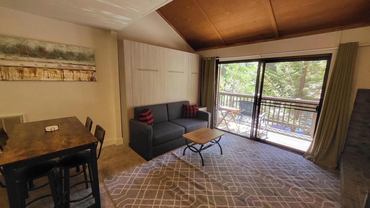 Photo of Livingroom in Shaver Lake