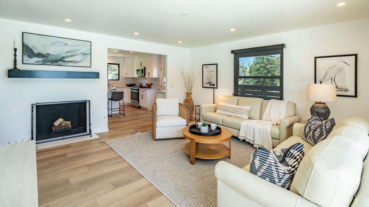 Photo of Livingroom in East Mesa