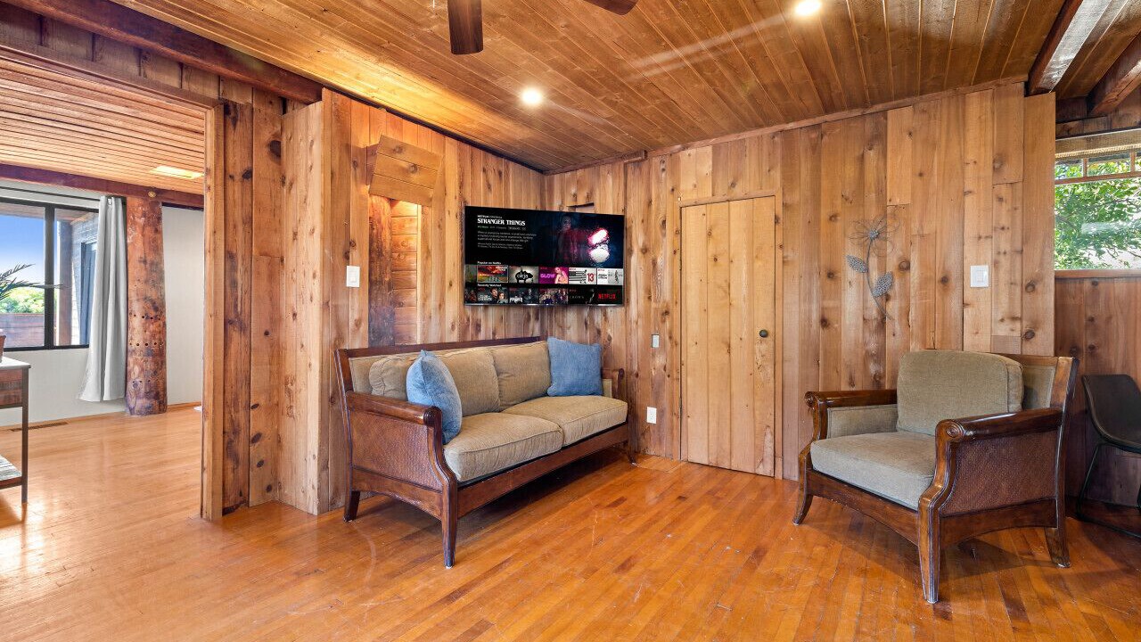 Photo of Livingroom in Bay Park