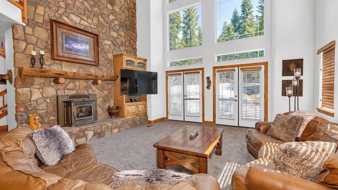 Photo of Livingroom in Shaver Lake