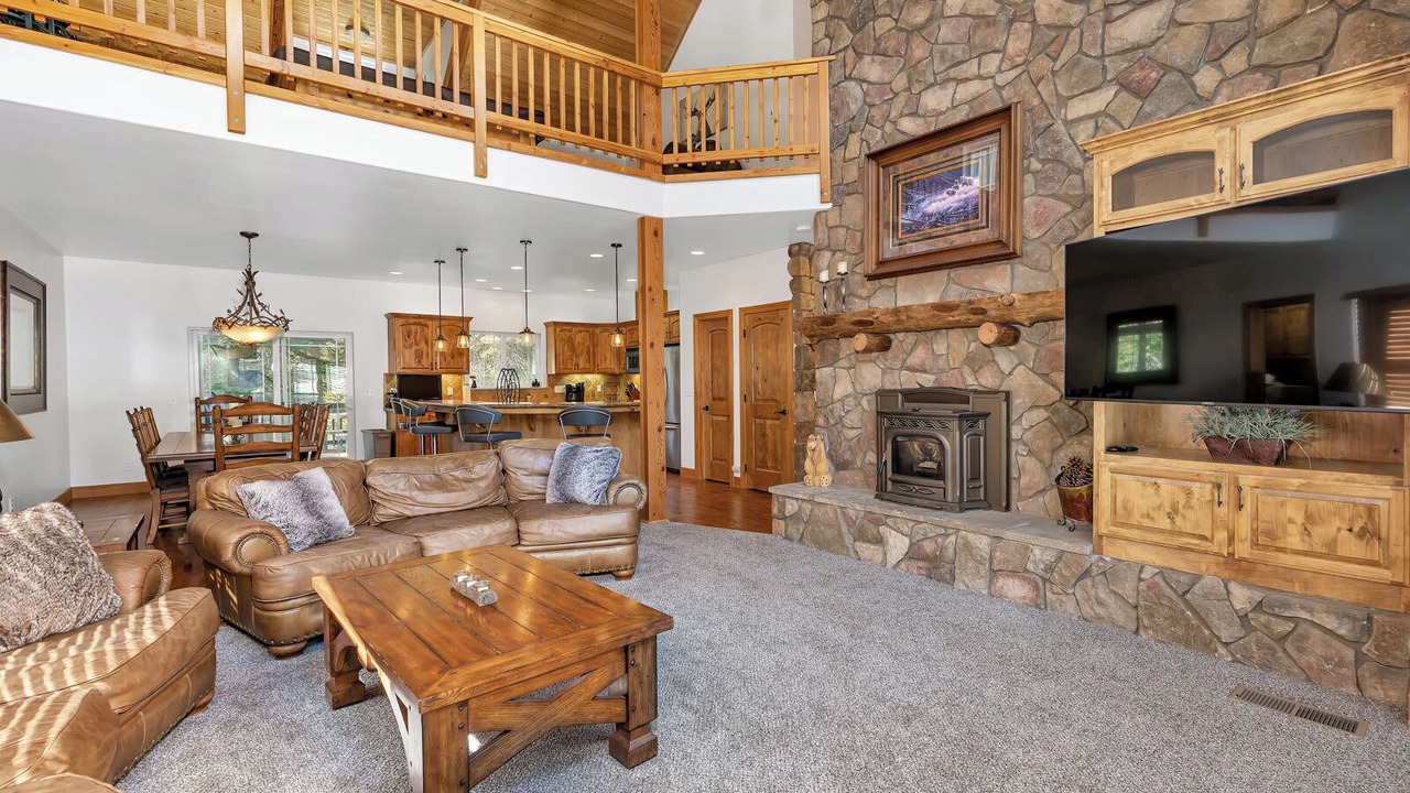 Photo of Livingroom in Shaver Lake