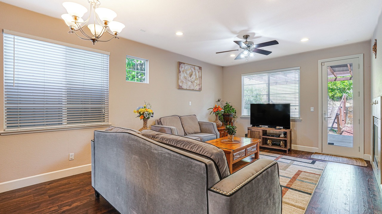 Photo of Livingroom in Pittsburg