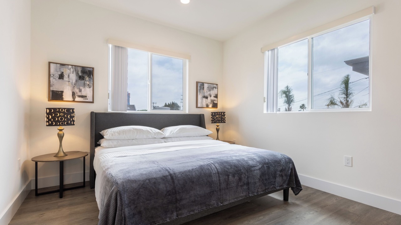 Photo of Bedroom in Pico-Union