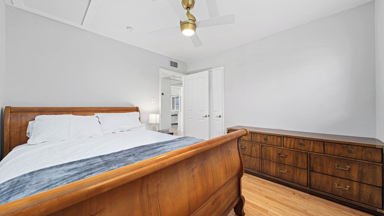 Photo of Bedroom in Arden-Arcade