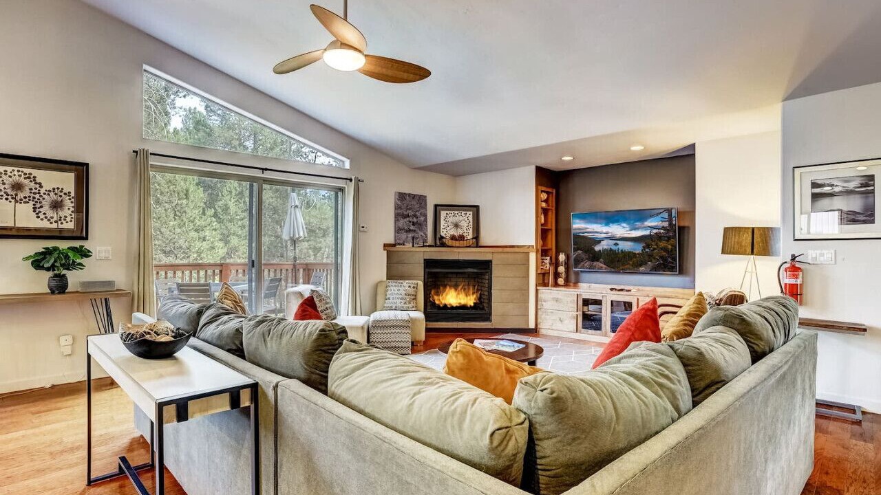 Photo of Livingroom in Black Bart