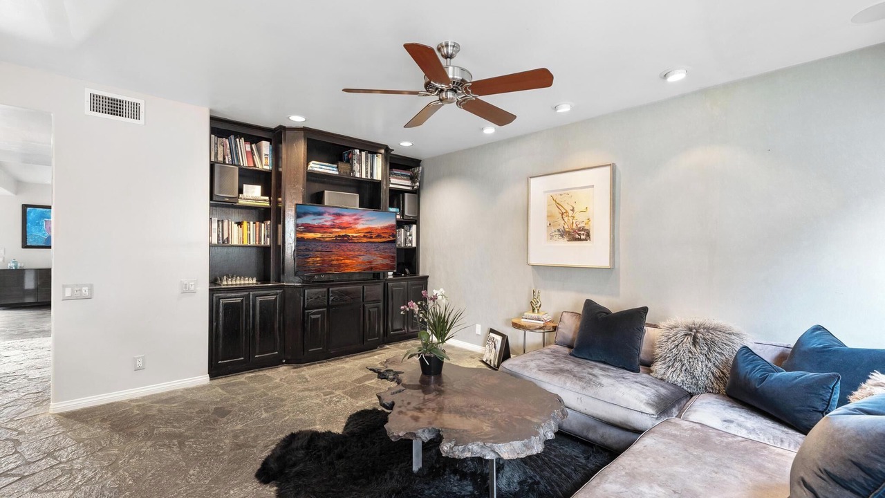 Photo of Livingroom in The Strand