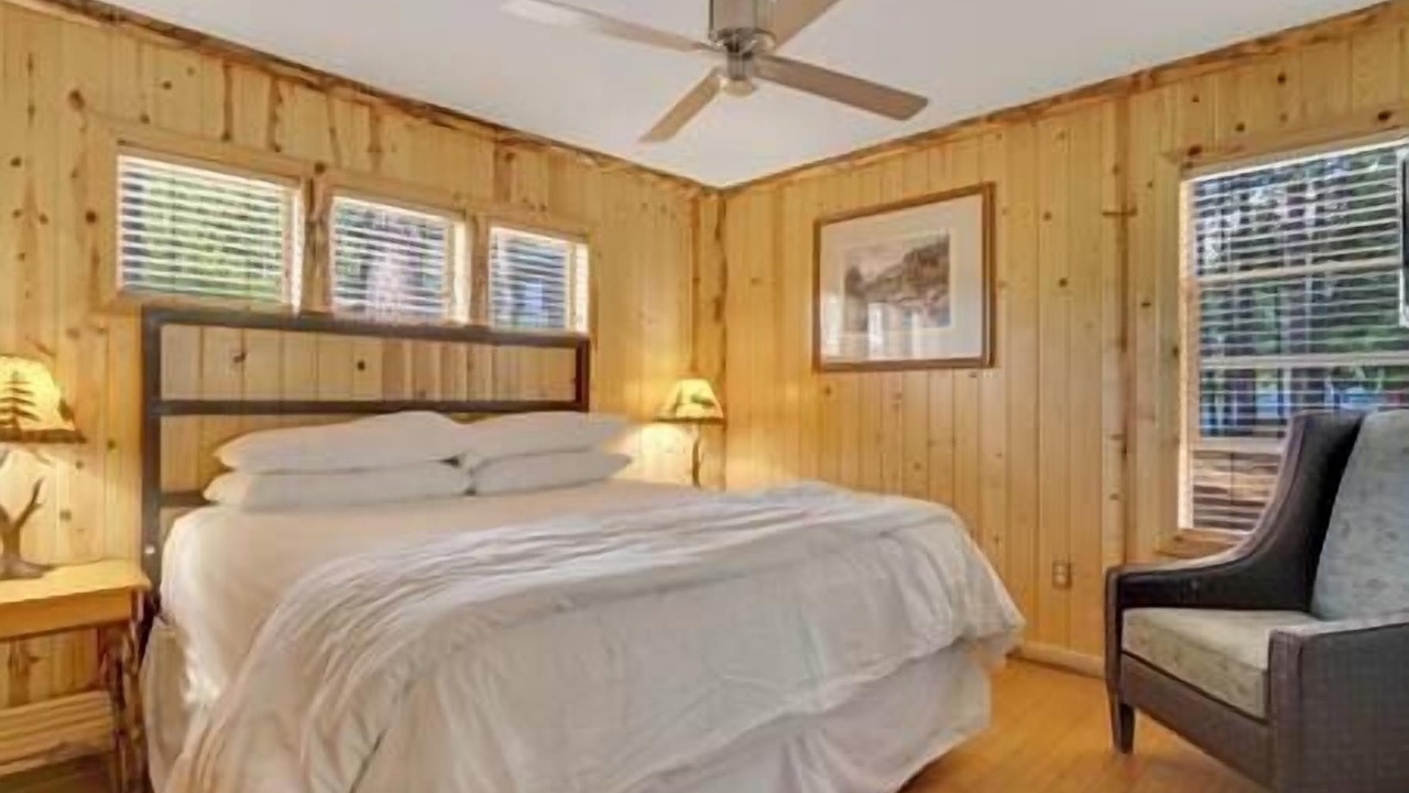 Photo of Bedroom in Lakeside Park
