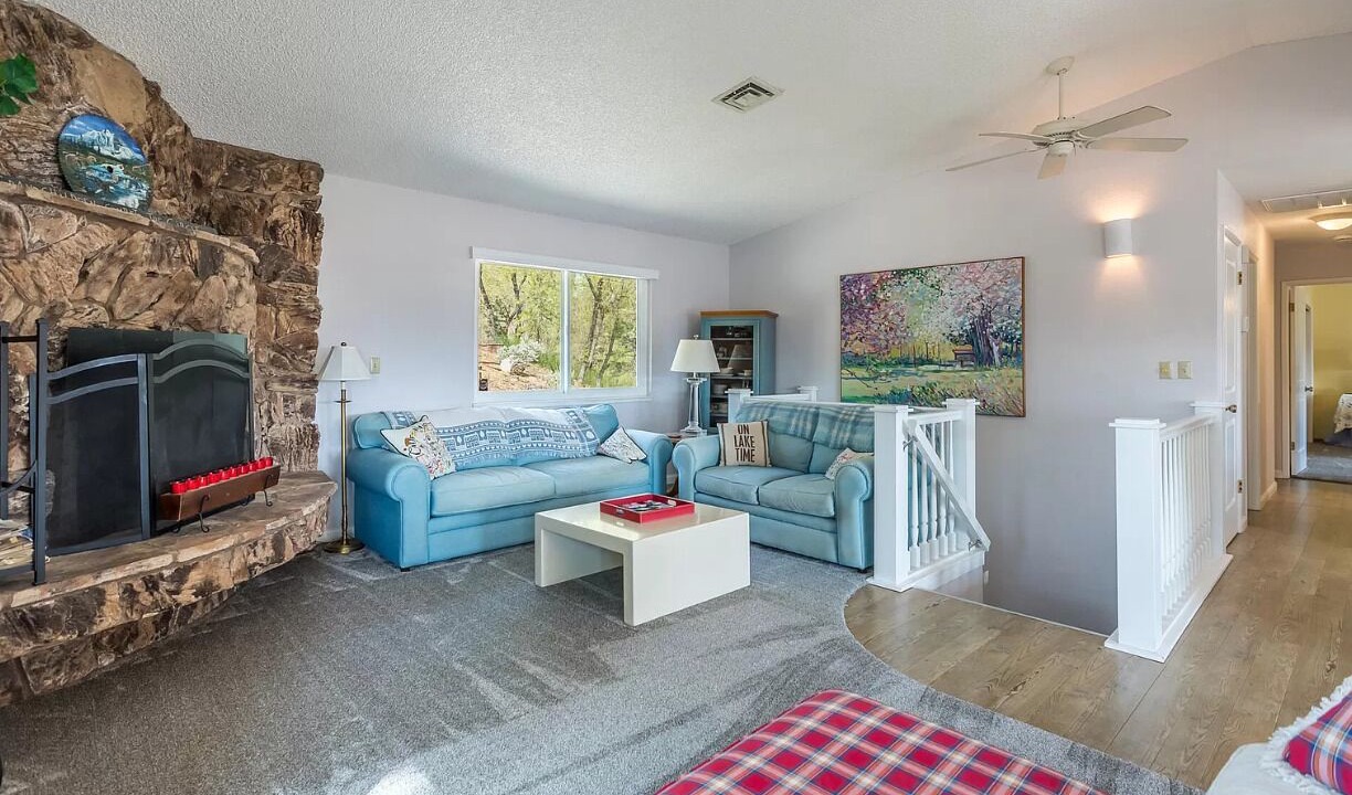 Photo of Livingroom in Lakehead