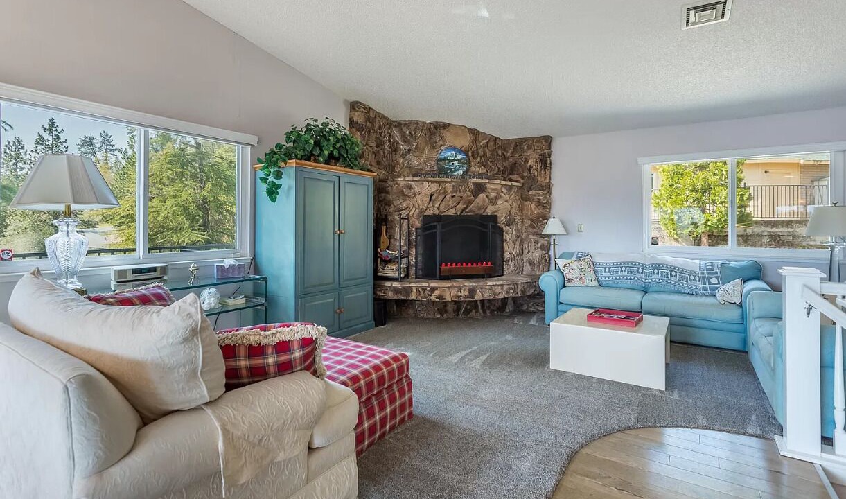 Photo of Livingroom in Lakehead