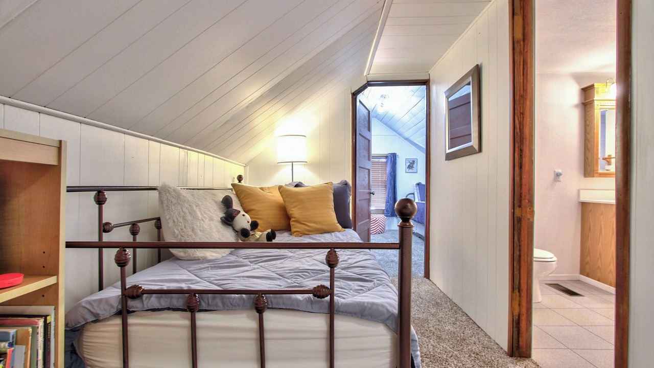 Photo of Bedroom in Moonridge