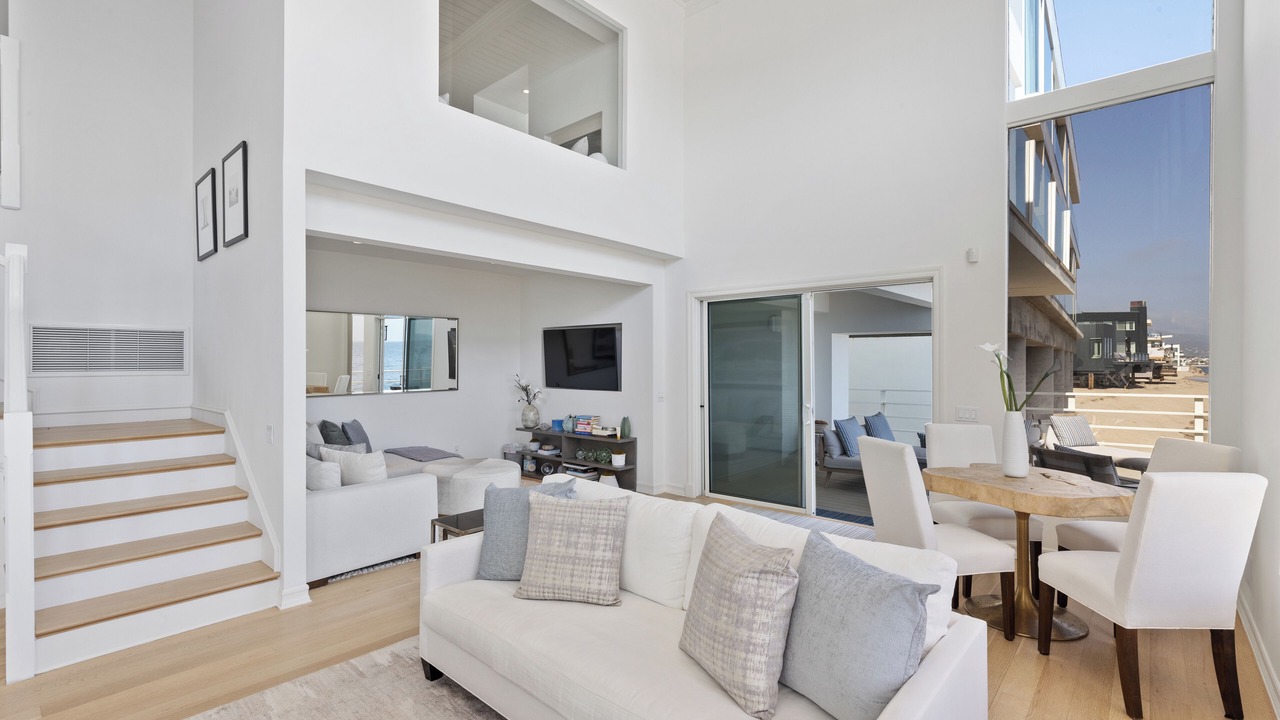 Photo of Livingroom in Eastern Malibu