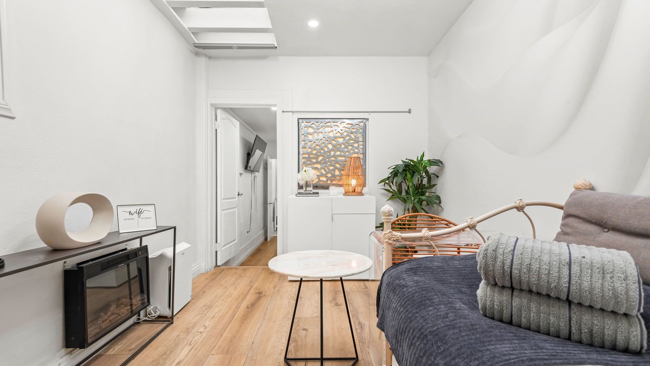 Photo of Bedroom in East Pasadena