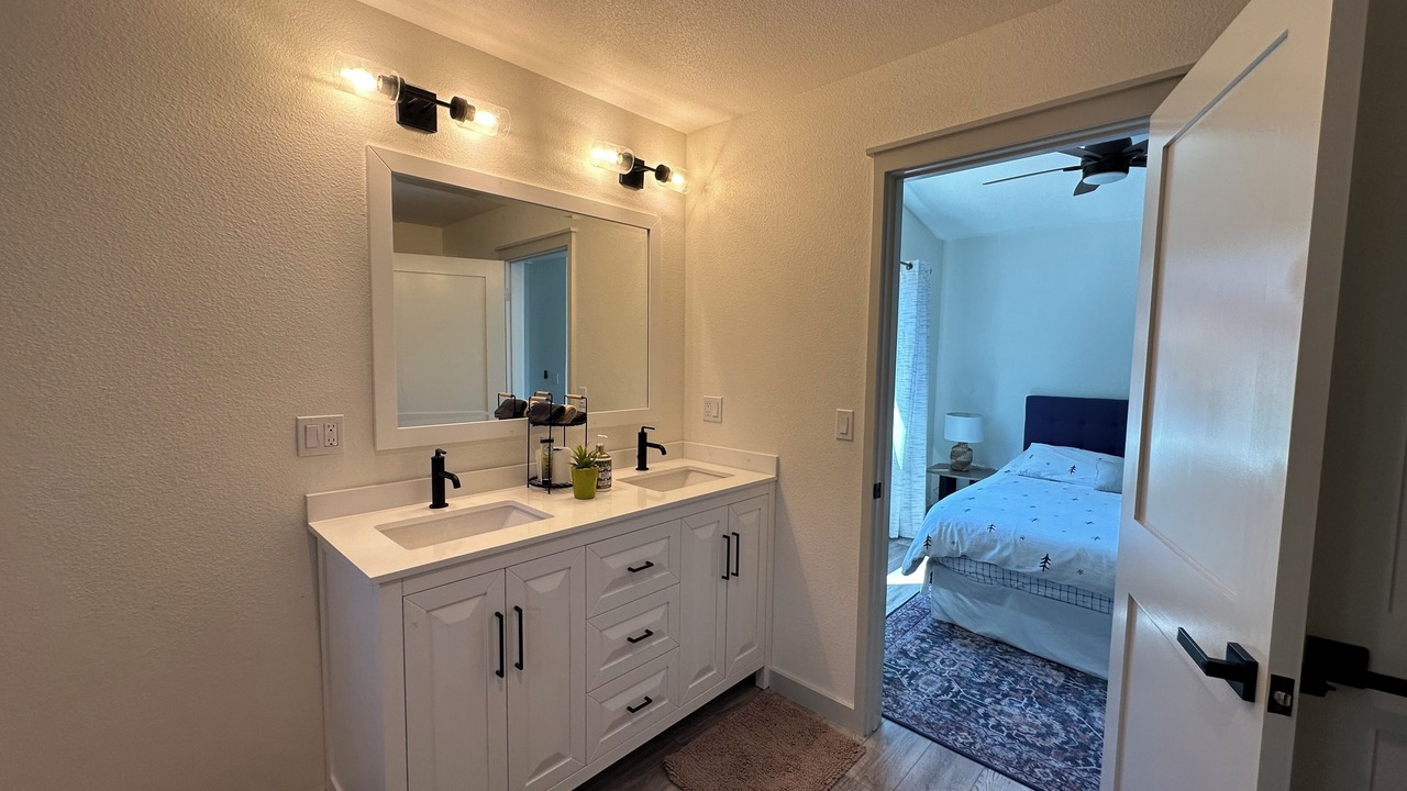 Photo of Bedroom in Lakeport