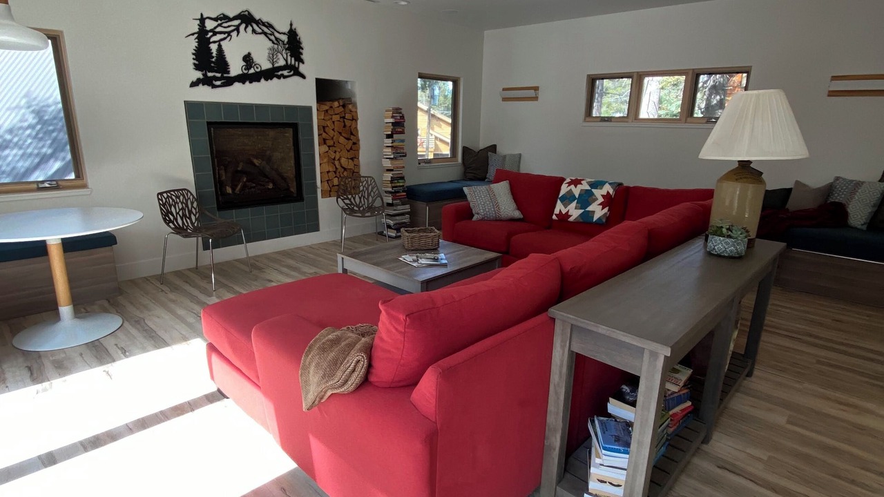 Photo of Livingroom in Serene Lakes